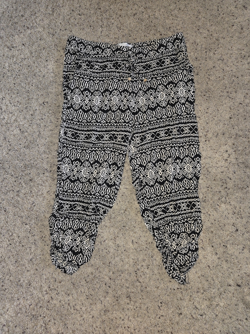 American Rag Black & White Aztec-Style Jogger Capris